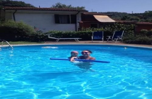 Fosdinovo House | Blue Room with swimming pool agriturismo il borgo della colomba