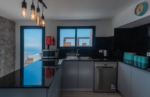 Calheta Villa | Blue Sea Villa. Private Heated Pool. Magnificent Ocean view. Quiet. Garden. AC