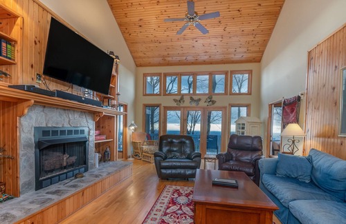 Lynn House | Blue Skies Family Friendly Home
