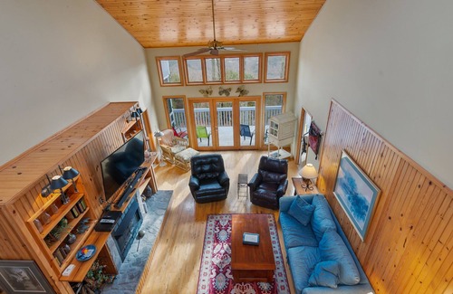 Lynn House | Blue Skies Family Friendly Home