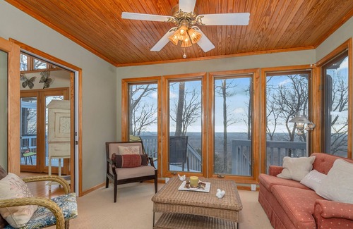 Lynn House | Blue Skies Family Friendly Home