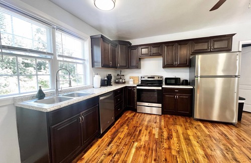 Dalbys House | Blue Skies Hideaway First Floor - Just 5 miles away from downtown Cape Charles