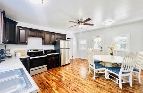 Dalbys House | Blue Skies Hideaway First Floor - Just 5 miles away from downtown Cape Charles