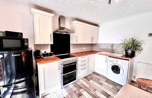 Pentraeth House | 'Blue Sky' 2 Bedroom Enclosed Garden Parking, WiFi