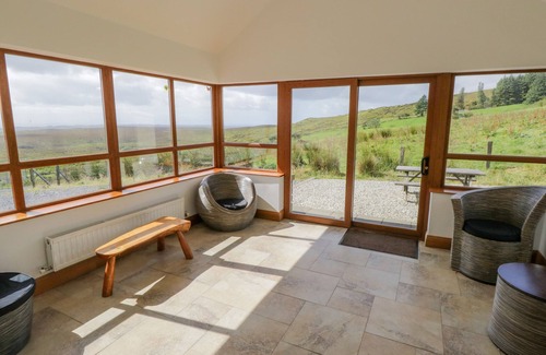 Lecemy Cottage | BLUE STACK HOUSE, family friendly in Donegal Town, County Donegal