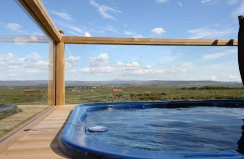 Reykholt Cabin | Blue View Cabin 3B with Hot Tub
