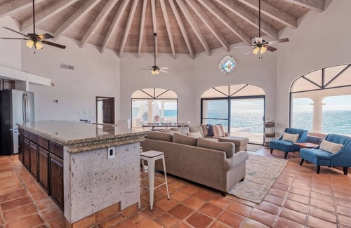 Las Conchas House | Blue Water Beach House 5BR Beachfront