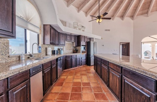 Las Conchas House | Blue Water Beach House 5BR Beachfront