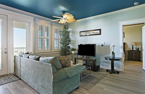 Red Fish Cove Condo | Blue Water View - Gorgeous Beachfront View - Brand New Elevator