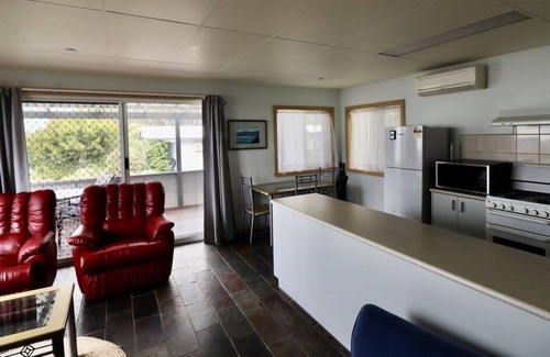 Mallacoota House | Blue Waters Cottages - Unit 1