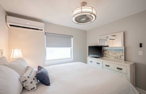 Clearwater Beach Hotel | Blue Wave Suites: Make Waves in Clearwater Beach