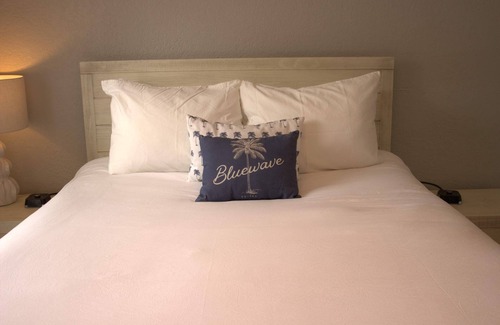 Clearwater Beach Hotel | Blue Wave Suites: Make Waves in Clearwater Beach