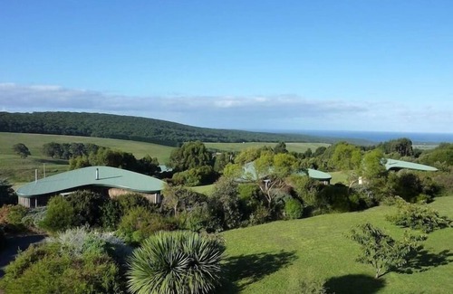 Johanna Cottage | Blue Wren Cottage on the Great Ocean Road.