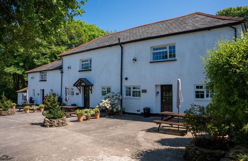 Whitstone Cottage | BLUEBELL, character holiday cottage, with a garden in Whitstone