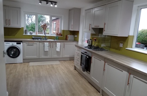 Thornton-Cleveleys House | Bluebell Cottage sleeps 6 (Can be booked with Mayfield sleeps 6) WIFI free