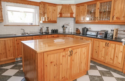 Ballydehob Cottage | BLUEBELL HOUSE AND GARDENS, pet friendly in Ballydehob, County Cork