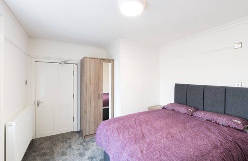 Banff House | "Bluebell" is a double bedroom with en-suite within Josie's House in Banff