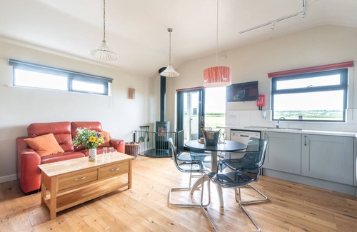 Cheddar Cabin | Bluebell Lodge - Sleeps 4/5 with Private Hot Tub