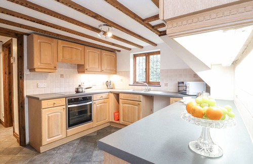 Kettleburgh Cottage | BLUEBELL, pet friendly, with a garden in Framlingham