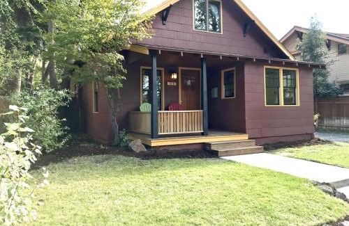 Old Bend House | Bluebird Day - Cinder Cone Bungalow