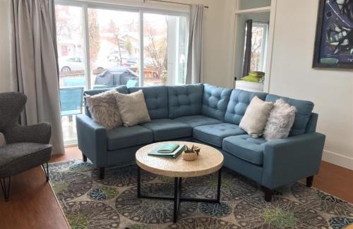 Old Bend House | Bluebird Day - Crater Retreat