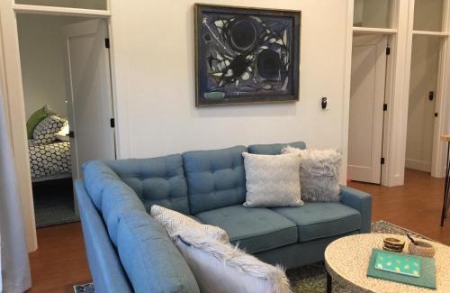 Old Bend House | Bluebird Day - Crater Retreat
