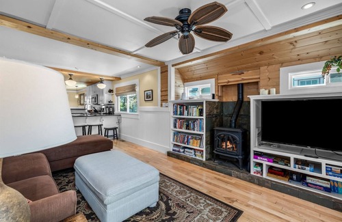 Old Bend House | Bluebird Day - River West