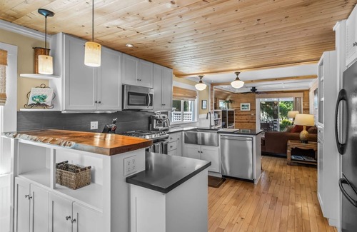 Old Bend House | Bluebird Day - River West