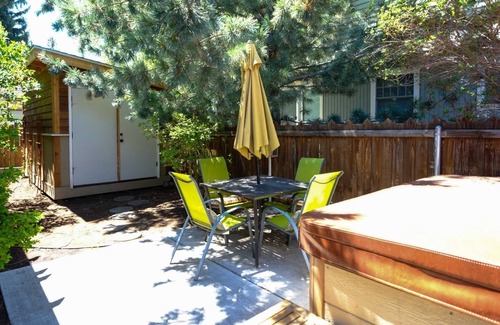 Old Bend House | Bluebird Day - Riverside Cottage
