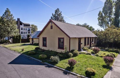 Old Bend House | Bluebird Day - Twin Mills Bungalow