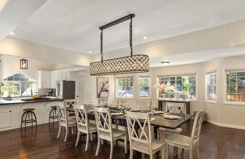 Northwood House | Bluebird's Burrow · Bluebird's Burrow~ EV Charging|Hot Tub| Firepit