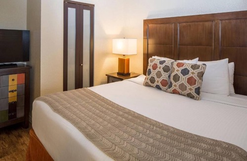 Ormond Shores Resort | Bluegreen Vacations Casa Del Mar Beach Resort-1 BR Oceanfront