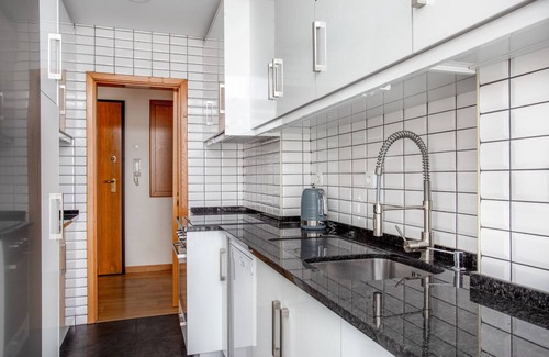 Linda-a-Velha Apartment | Blueground | Ajuda, balcony