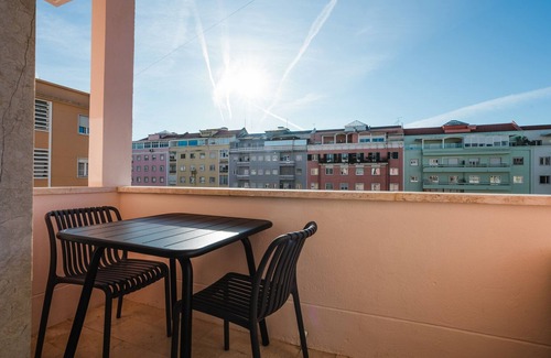 Avenida de Roma Apartment | Blueground | Alvalade, AC & balcony, nr museum
