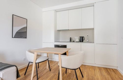 Casal da Ladeira Apartment | Blueground | Alvalade, balcony, nr Campo Pequeno