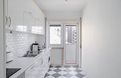 Sao Joao de Deus Apartment | Blueground | Areeiro, balcony, nr Eduardo VII Park