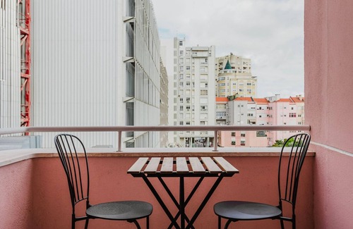Alto do Pina Apartment | Blueground | Areeiro, w/d, a/c, swimming pool
