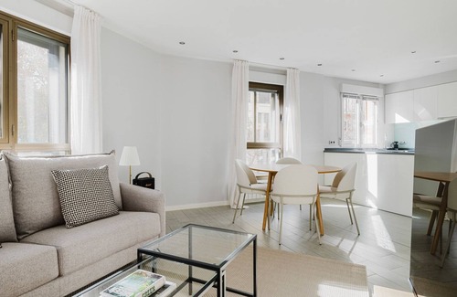 Moncloa-Aravaca Apartment | Blueground | Argüelles, elevator, nr landmarks