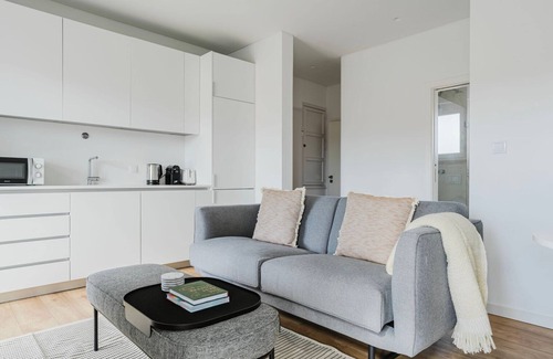 Sao Sebastiao da Pedreira Apartment | Blueground | Avenidas Novas, washer & a/c