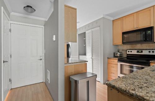 East Lake Hills Apartment | Blueground Bellevue balcony lake views SEA-704