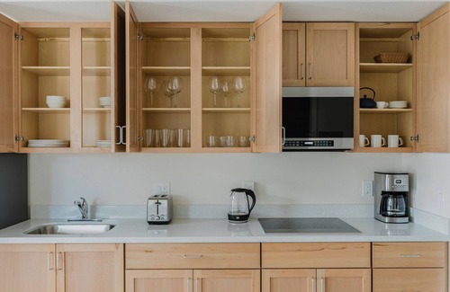 South Berkeley Apartment | Blueground | Berkeley, AC, w/d, nr UC Theatre