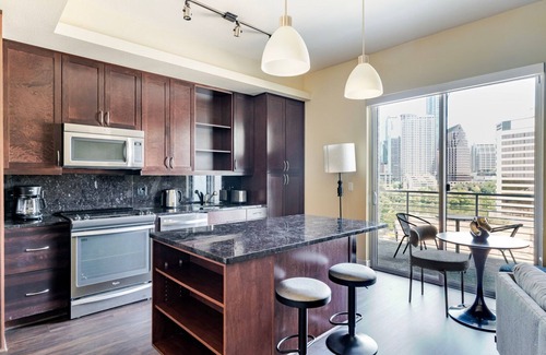 Downtown Austin Apartment | Blueground | Bouldin Creek, pool, nr Barton Springs