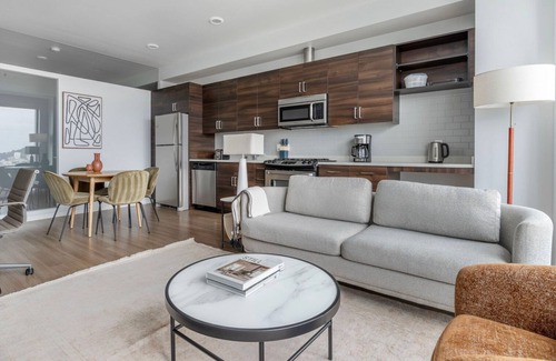 Civic Center Apartment | Blueground | Civic Center, pool, nr Civic Center Plaza
