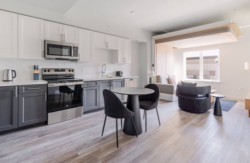 Downtown Berkeley Apartment | Blueground | Downtown Berkeley, AC, nr UC Berkeley
