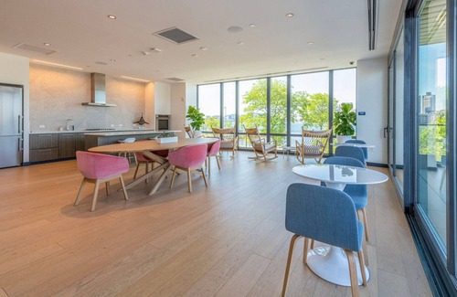 Boston Apartment | Blueground | East Boston, art & pool, nr park