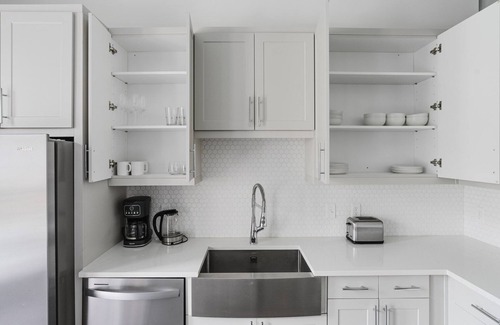Highland Apartment | Blueground | Highland, pool, w/d, gym, nr Domain