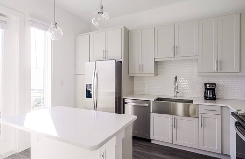Highland Apartment | Blueground | Highland, pool, w/d, gym, nr Domain