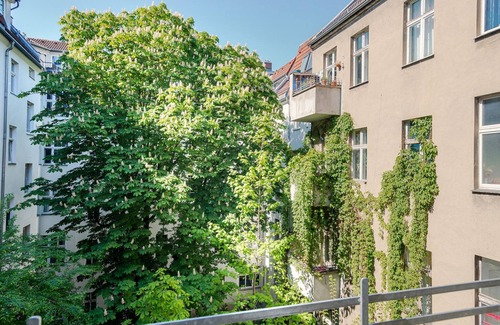 Alt-Treptow Apartment | Blueground | Kreuzberg, nr park, w/pool & w/d
