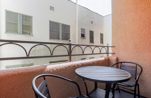La Brea Apartment | Blueground | La Brea, rooftop, nr La Brea Tar Pits