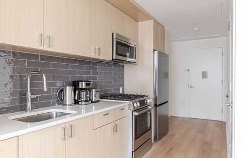 Hunters Point Apartment | Blueground | LIC, gym & w/d, nr MoMA PS1